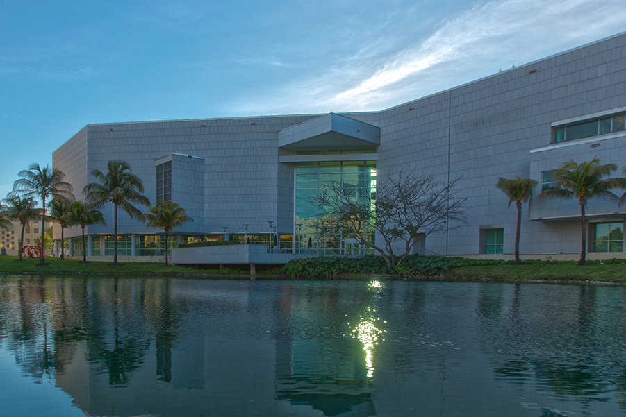 Lakeview of the frost art museum
